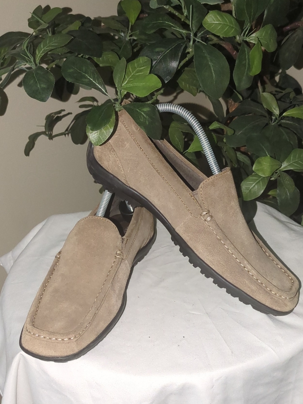 💥EUC!💥Men's Florsheim Suede Slip-On Loafers in Light Taupe - Picture 5 of 7